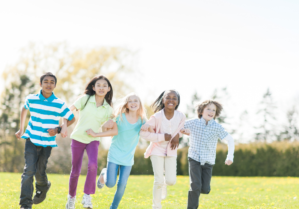 How to Keep Your Kids Safe While Playing Outside: Tips for Parents